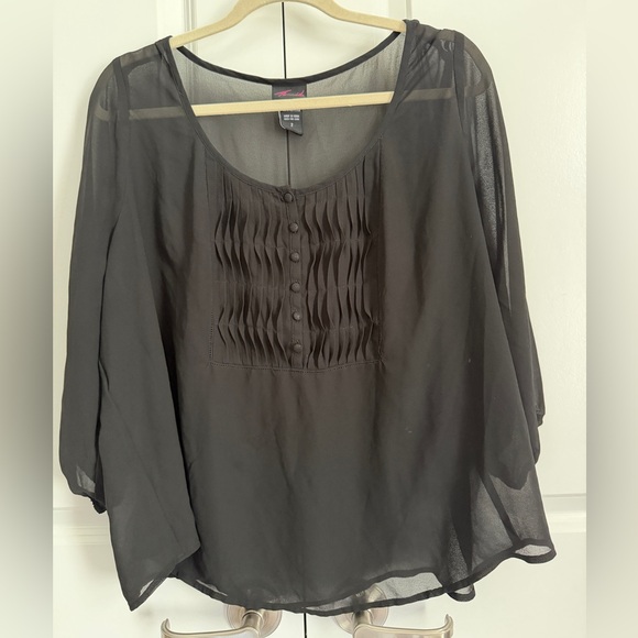 Torrid Women’s Black Pintuck Button Front Sleeveless Blouse Size 2 (Plus 2X) - Picture 1 of 5